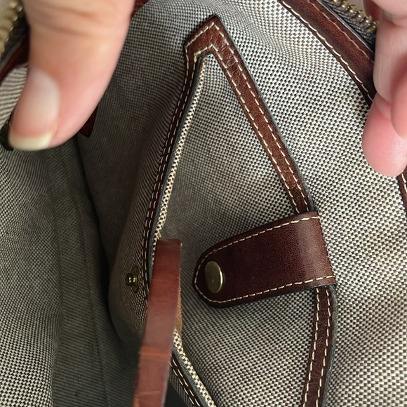 Dooney and Bourke Cross-Body Bag very clean inside smoke/pet free home - Picture 10 of 10